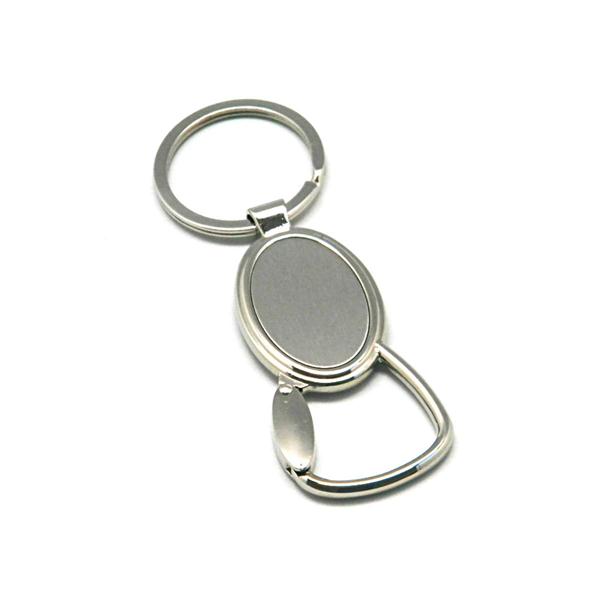 Chaveiro de metal no formato oval